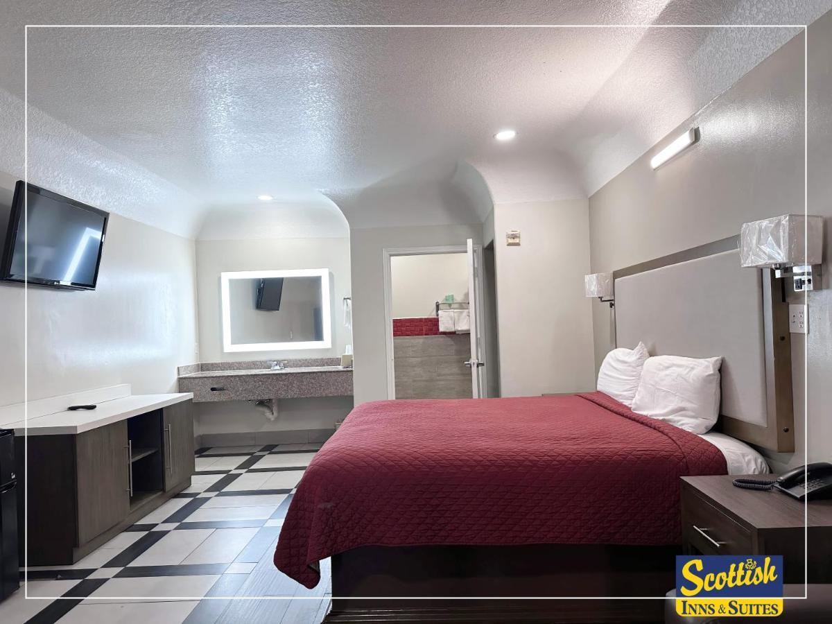 Scottish Inn & Suites Sam Houston Parkway Zewnętrze zdjęcie