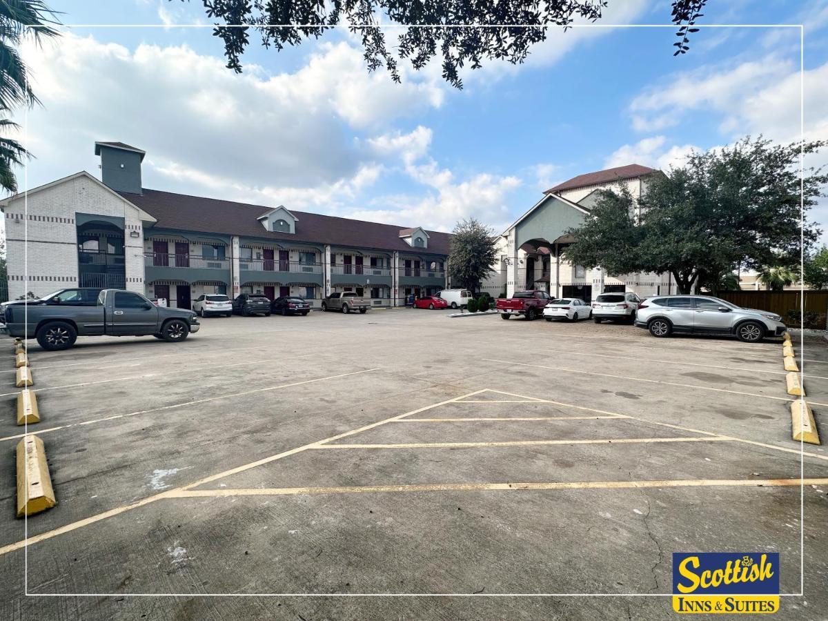 Scottish Inn & Suites Sam Houston Parkway Zewnętrze zdjęcie