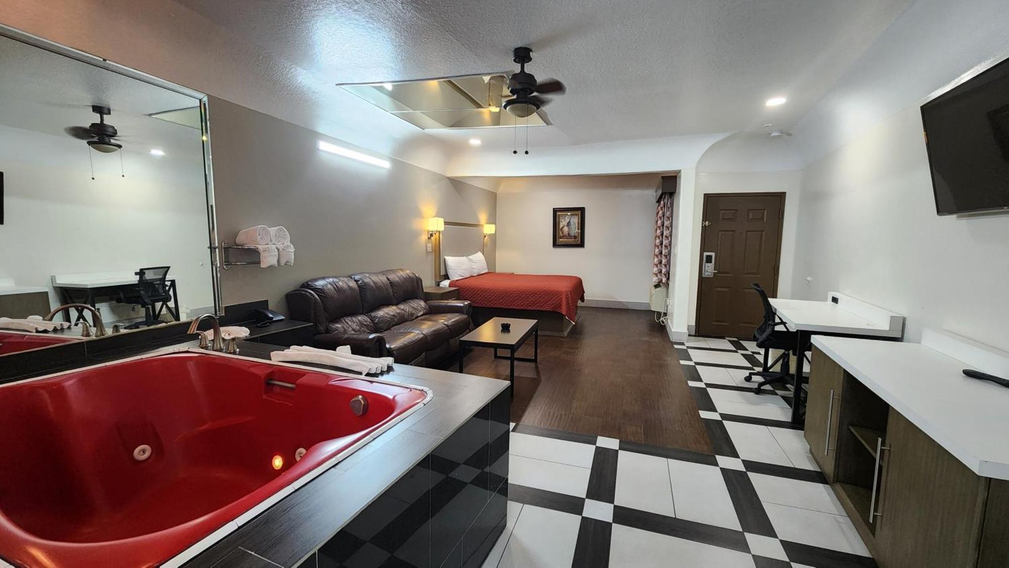Scottish Inn & Suites Sam Houston Parkway Zewnętrze zdjęcie
