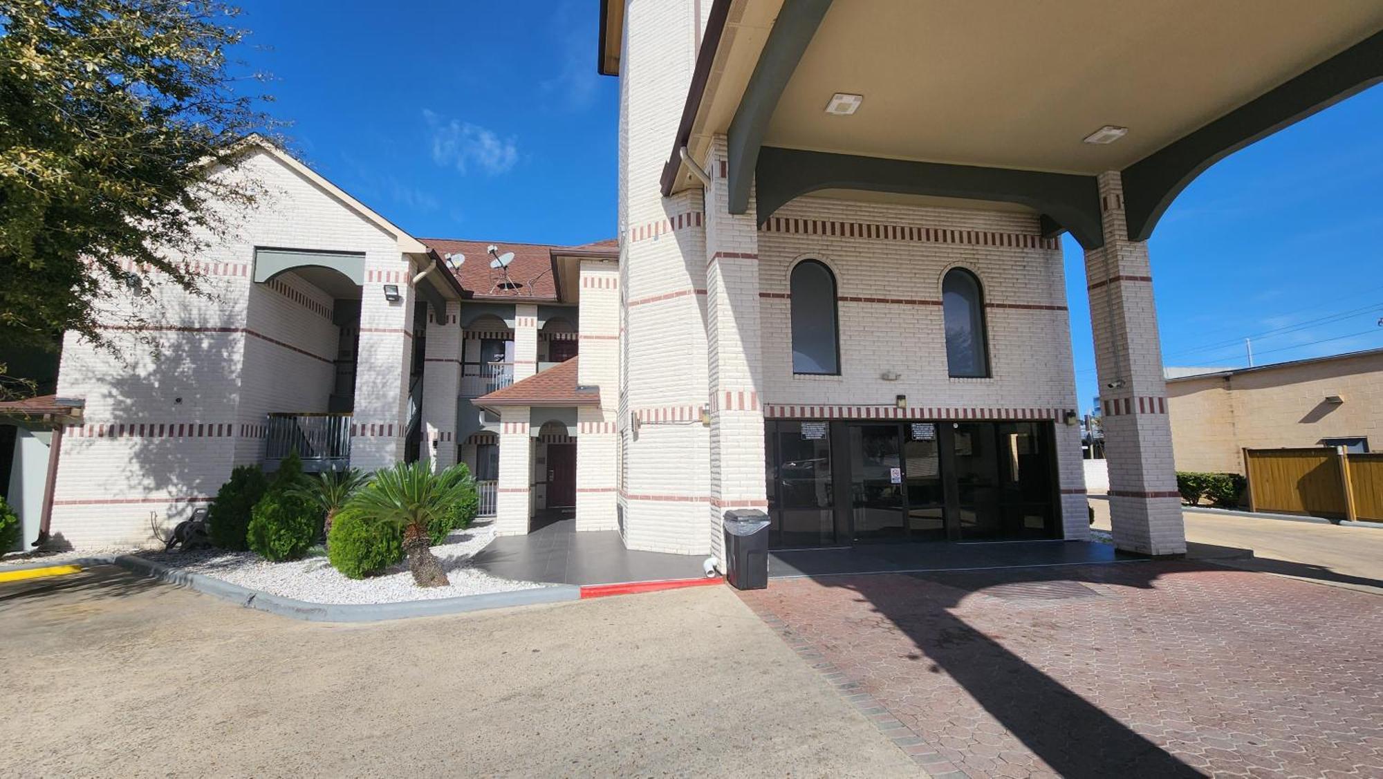 Scottish Inn & Suites Sam Houston Parkway Zewnętrze zdjęcie